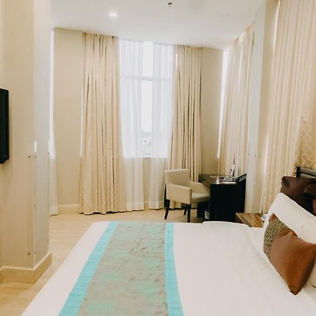 Goldberry Suites & Hotel Mactan Lapu-Lapu City Kültér fotó