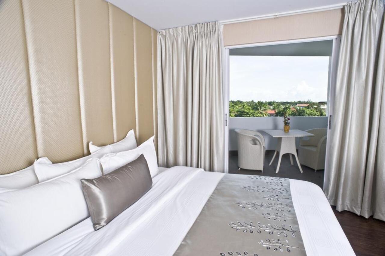 Goldberry Suites & Hotel Mactan Lapu-Lapu City Kültér fotó