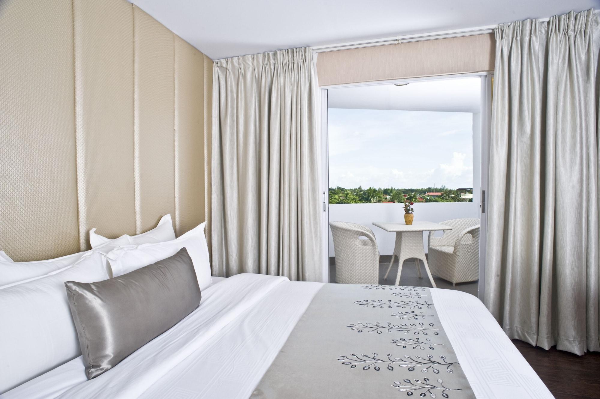 Goldberry Suites & Hotel Mactan Lapu-Lapu City Kültér fotó