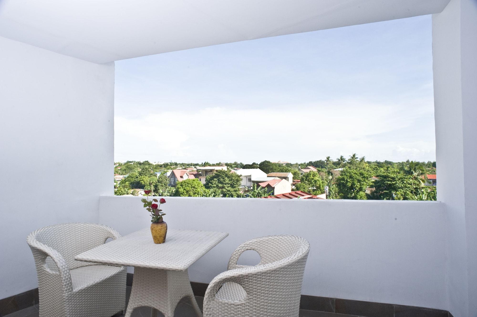 Goldberry Suites & Hotel Mactan Lapu-Lapu City Kültér fotó