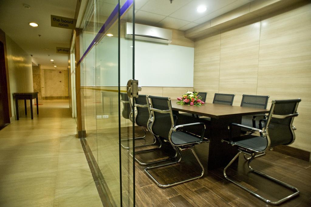 Goldberry Suites & Hotel Mactan Lapu-Lapu City Kültér fotó