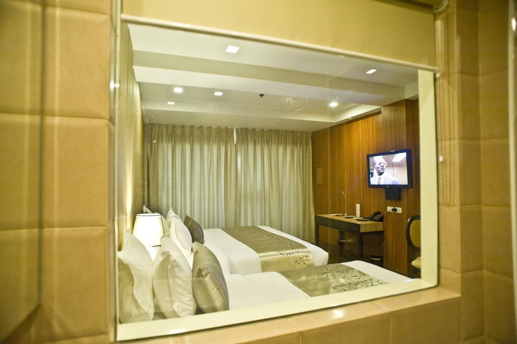Goldberry Suites & Hotel Mactan Lapu-Lapu City Kültér fotó