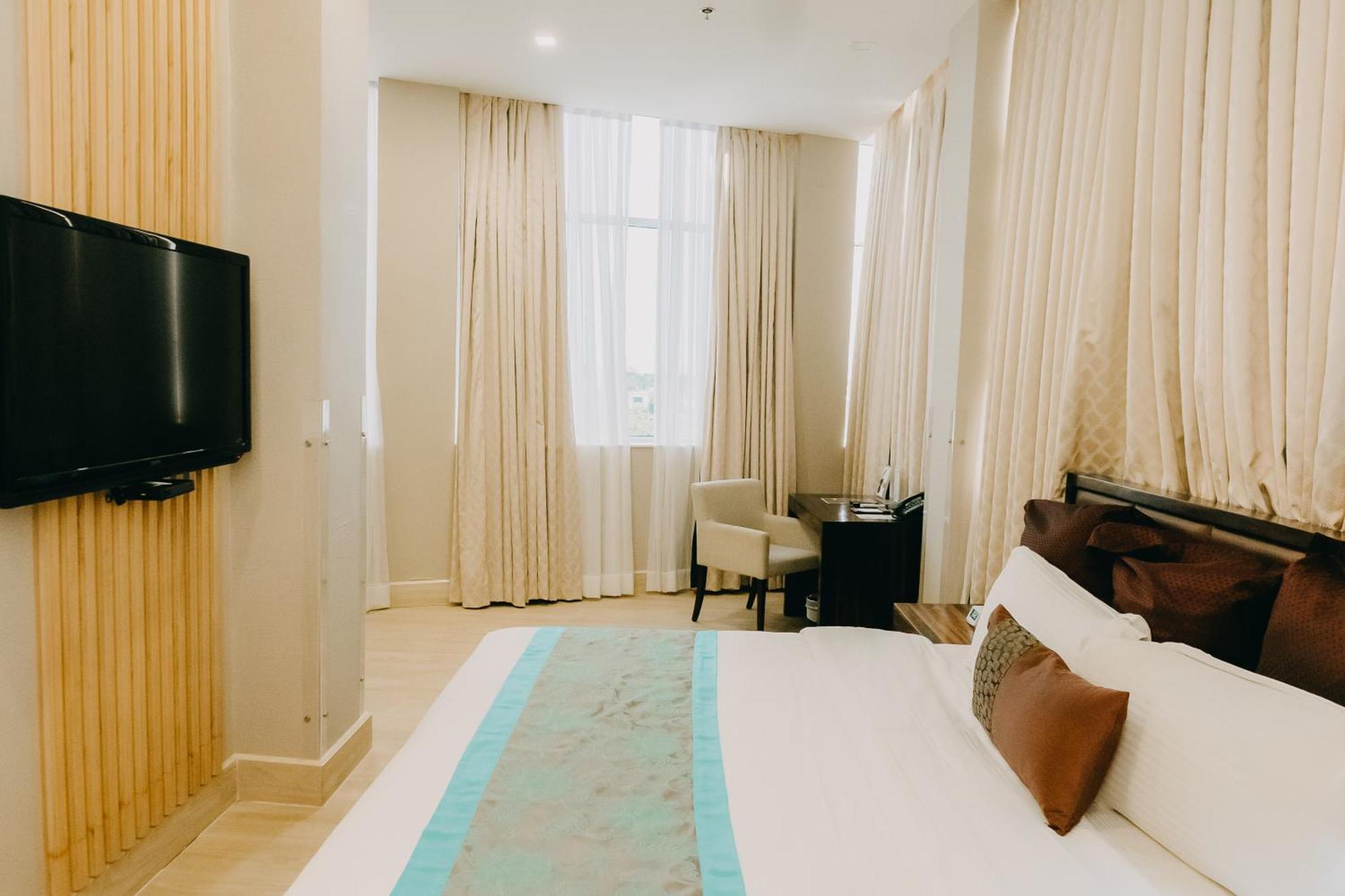 Goldberry Suites & Hotel Mactan Lapu-Lapu City Kültér fotó