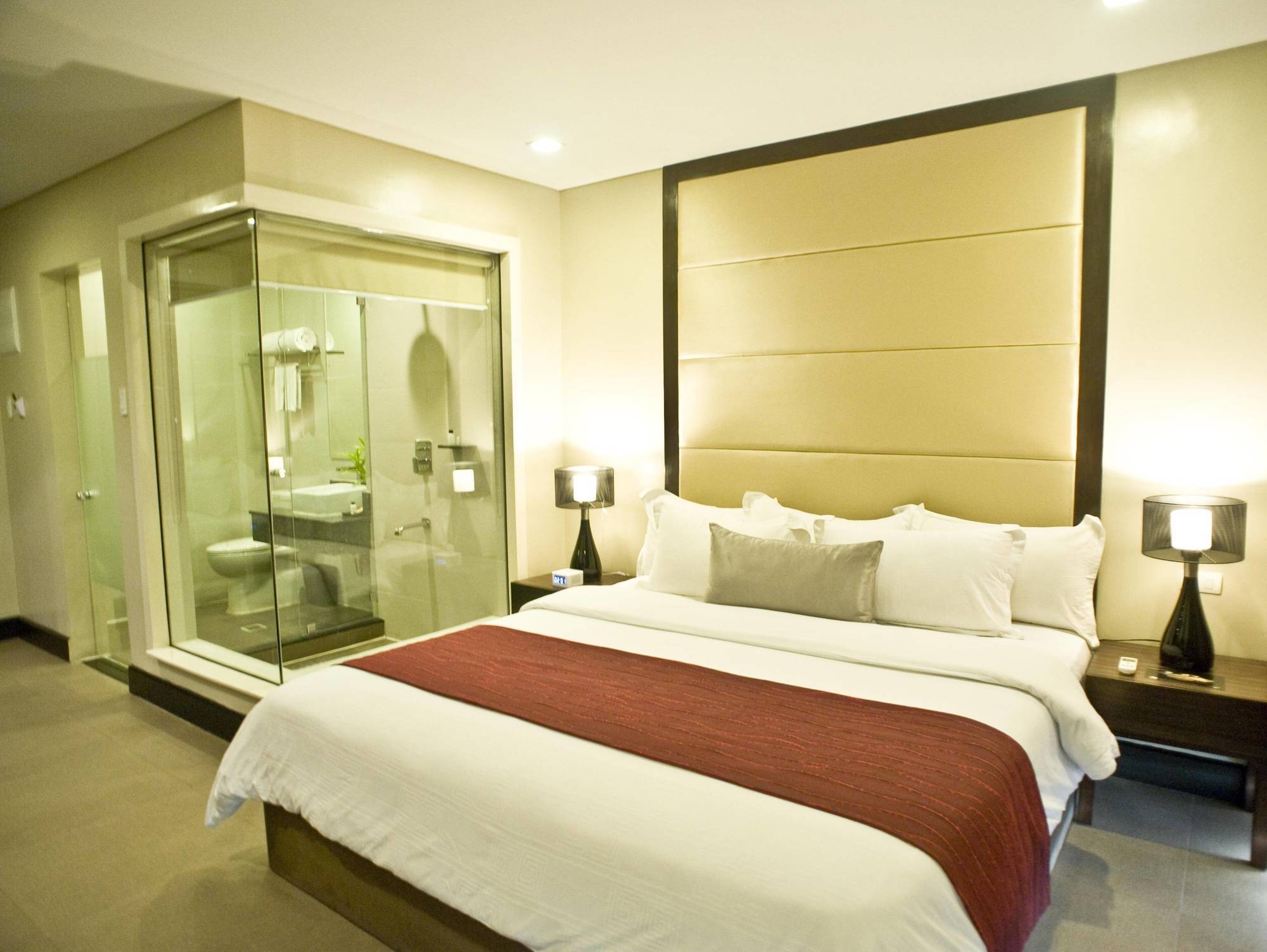 Goldberry Suites & Hotel Mactan Lapu-Lapu City Kültér fotó
