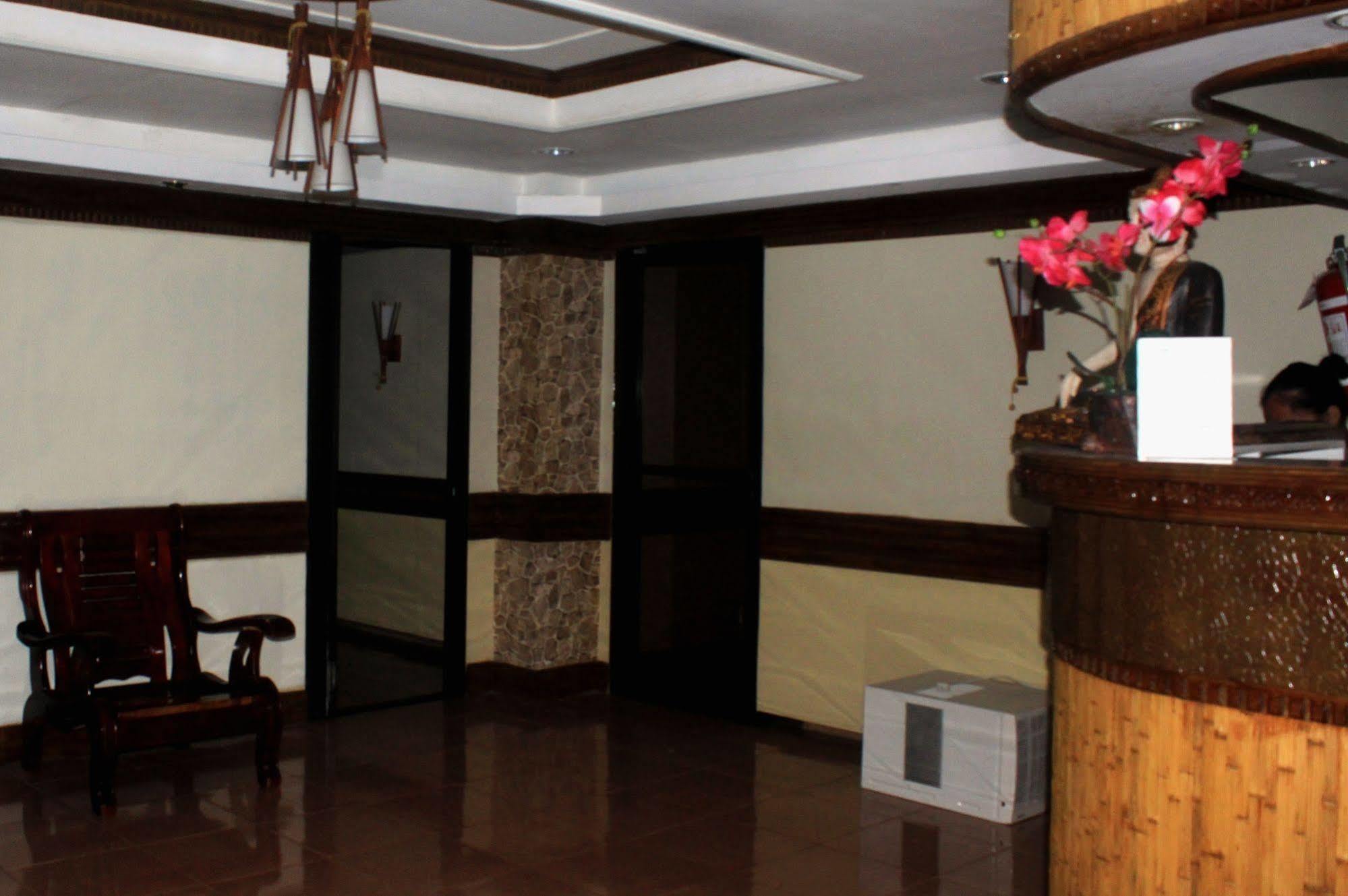 Goldberry Suites & Hotel Mactan Lapu-Lapu City Kültér fotó