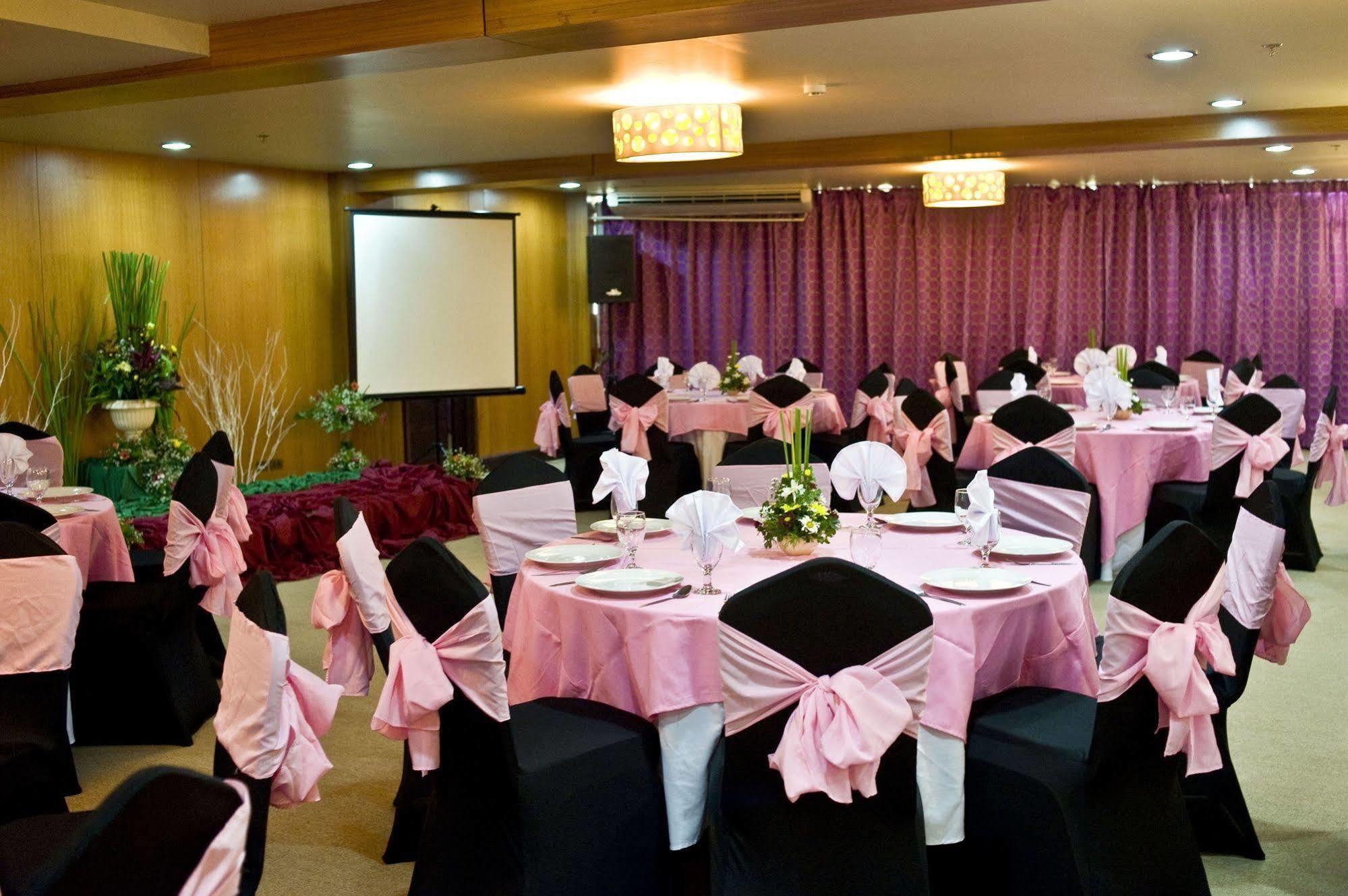 Goldberry Suites & Hotel Mactan Lapu-Lapu City Kültér fotó